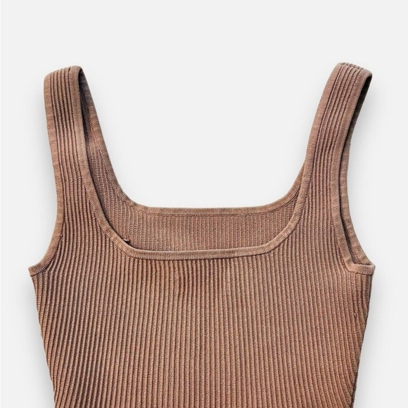Aritzia Babaton Sculpt Ribbed Crop Tank Top Women's XS Tan Brown Scoop Neck - Picture 2 of 5